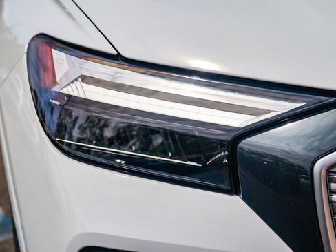 Used 2023 Audi Q4 e-tron Premium Plus RWD image 10