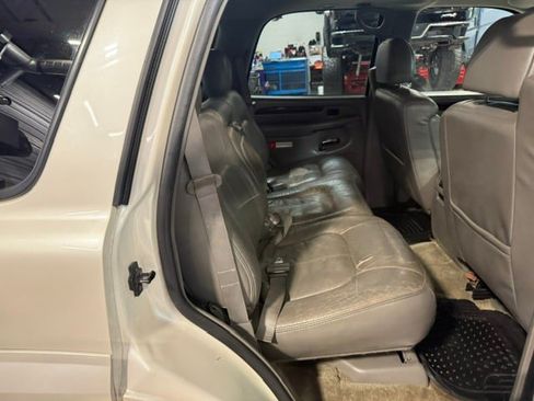 Used 2002 Cadillac Escalade AWD image 13