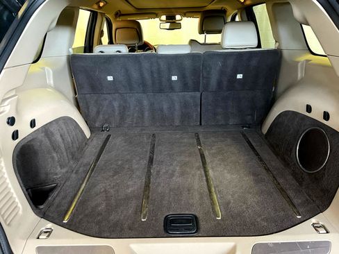 Used 2011 Jeep Grand Cherokee Overland image 19