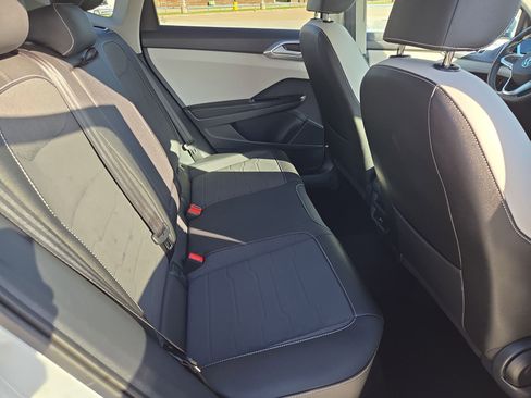 Used 2025 Volkswagen Taos SE image 29