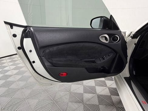 Used 2019 Nissan 370Z Touring Sport RWD image 11