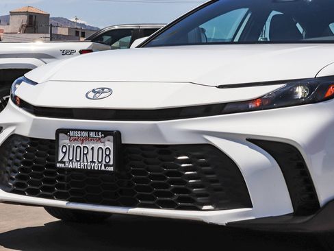 Certified 2025 Toyota Camry SE FWD image 9