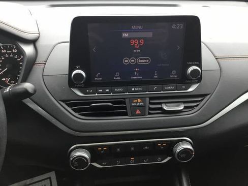 Used 2021 Nissan Altima 2.5 SR w/ SR Premium Package image 16