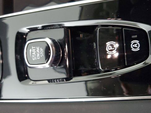 Used 2025 Volvo XC90 T8 Ultra w/ Protection Package Premier AWD/4WD image 34