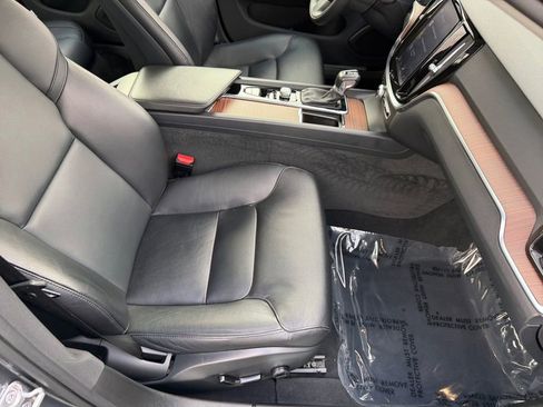 Used 2020 Volvo S60 T5 Momentum image 27