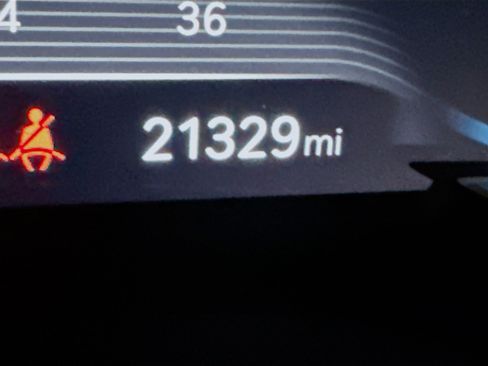 Used 2025 Genesis G70 2.5T image 19