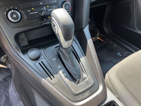 Used 2018 Ford Focus SE FWD image 38