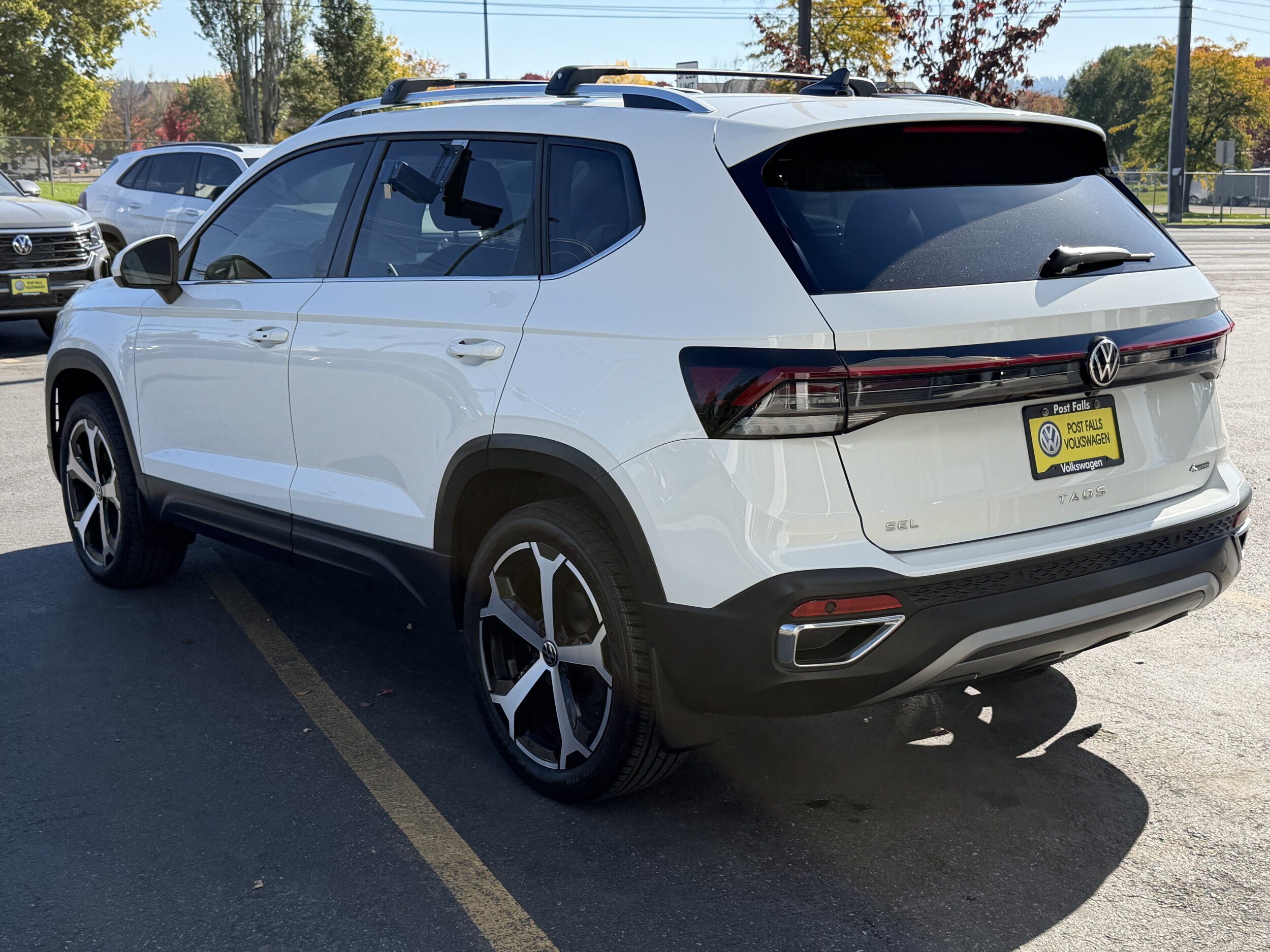 Used 2025 Volkswagen Taos SEL AWD/4WD image 6