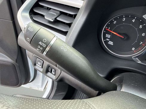 Used 2022 GMC Acadia SLE image 34