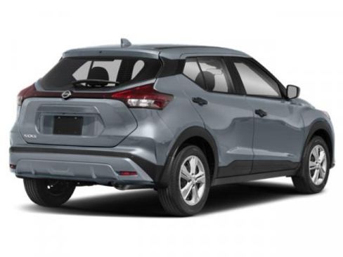 Used 2021 Nissan Kicks S image 3