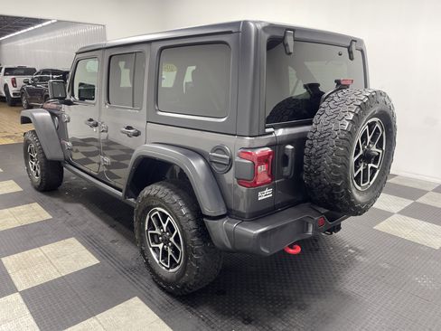 Used 2024 Jeep Wrangler Unlimited Rubicon AWD/4WD image 2