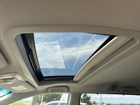 Used 2012 Toyota Sienna XLE FWD image 16