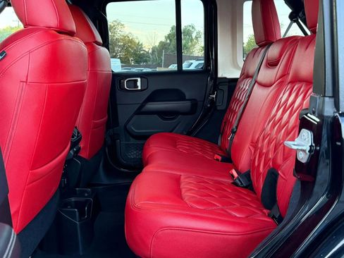 Used 2019 Jeep Wrangler Unlimited Sahara image 20