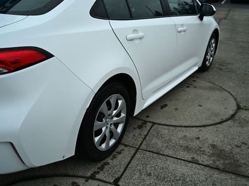 Used 2023 Toyota Corolla LE image 9