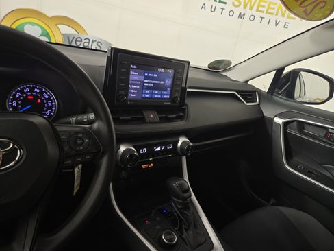 Used 2022 Toyota RAV4 LE AWD/4WD image 24