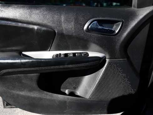 Used 2015 Dodge Journey SXT w/ Flexible Seating Group image 40