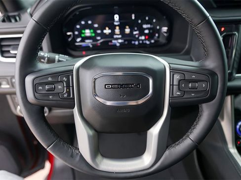 Used 2023 GMC Yukon Denali image 12