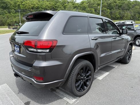 Used 2021 Jeep Grand Cherokee Laredo X AWD/4WD image 5