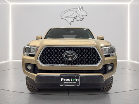 Used 2018 Toyota Tacoma TRD Off-Road w/ Technology Package AWD/4WD image 10