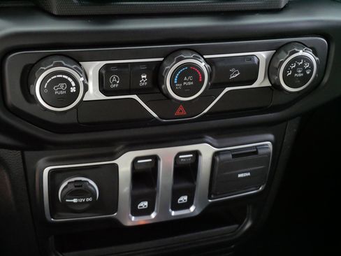 Used 2019 Jeep Wrangler Sport AWD/4WD image 23