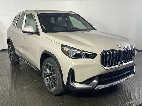 Used 2027 BMW X1 xDrive28i AWD/4WD image 3