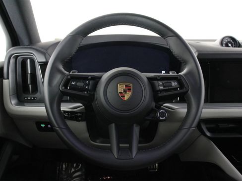 Used 2025 Porsche Cayenne S image 12
