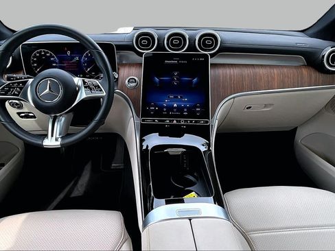Used 2025 Mercedes-Benz GLC 300 4MATIC image 15