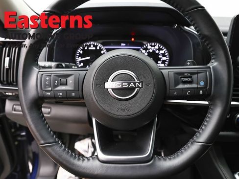 Used 2025 Nissan Pathfinder SV FWD image 10