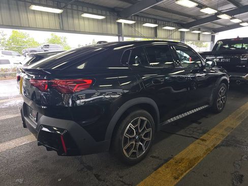 Used 2025 BMW X2 xDrive28i AWD/4WD image 2