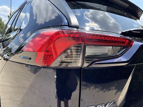 Used 2020 Toyota RAV4 XLE FWD image 12