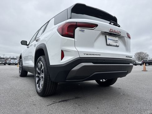 Used 2026 GMC Terrain Elevation w/ Elevation Premium Package image 8