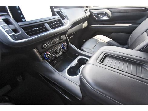 Used 2024 Chevrolet Suburban LT image 21