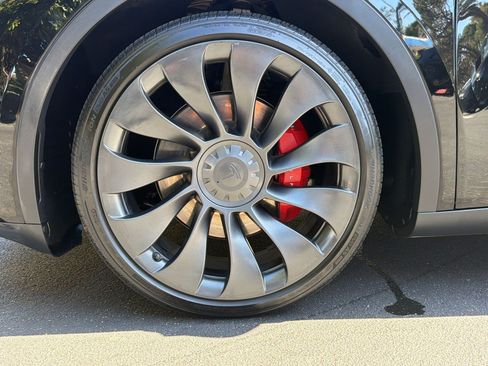 Used 2024 Tesla Model Y Performance AWD/4WD image 13