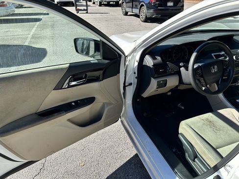 Used 2017 Honda Accord LX image 4