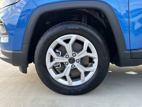 New 2026 Jeep Compass Latitude image 3
