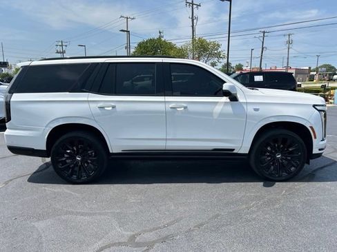 Certified 2025 Cadillac Escalade Sport Platinum w/ LPO, ONYX Package AWD/4WD image 5