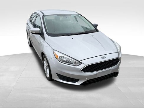 Used 2016 Ford Focus SE image 2