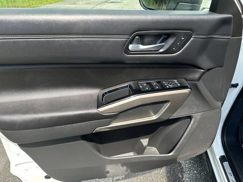 Used 2023 Nissan Pathfinder Platinum AWD/4WD image 10
