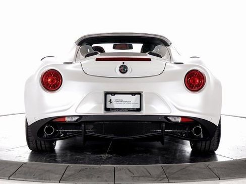 Used 2019 Alfa Romeo 4C Spider RWD image 4