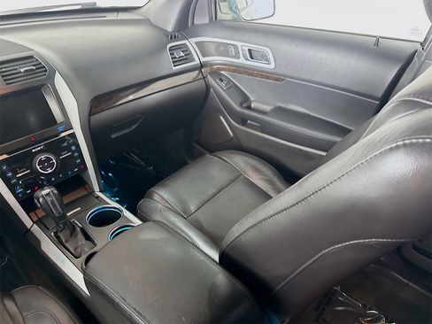 Used 2014 Ford Explorer Limited image 22