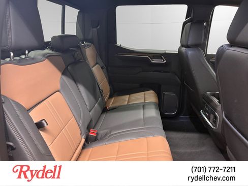 Used 2025 Chevrolet Silverado 1500 High Country w/ High Country Premium Package image 17