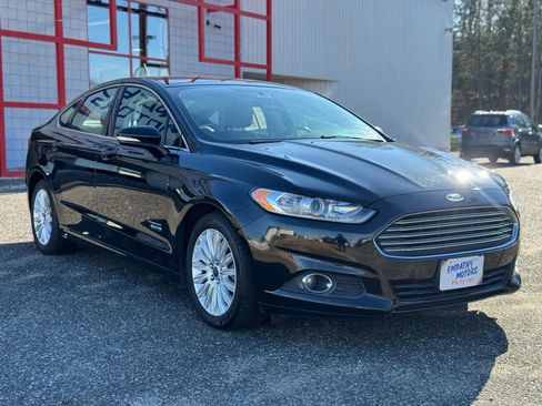 Used 2016 Ford Fusion Energi SE image 9