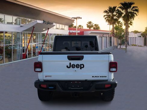 Used 2023 Jeep Gladiator Sport AWD/4WD image 4