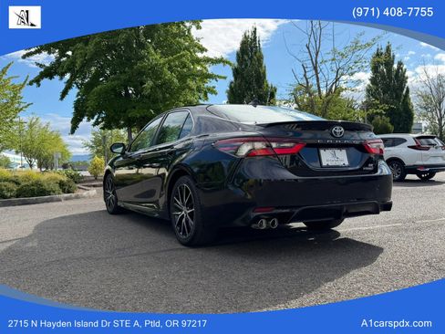Used 2021 Toyota Camry SE FWD image 6