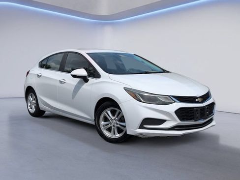 Used 2017 Chevrolet Cruze LT w/ Convenience Package FWD image 2
