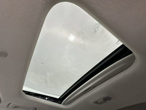 Used 2022 Hyundai Venue FWD image 22