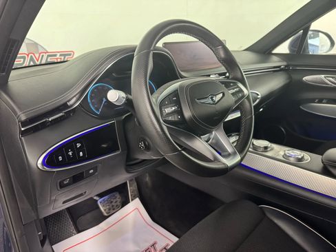 Used 2023 Genesis GV70 2.5T w/ Sport Prestige Package image 10