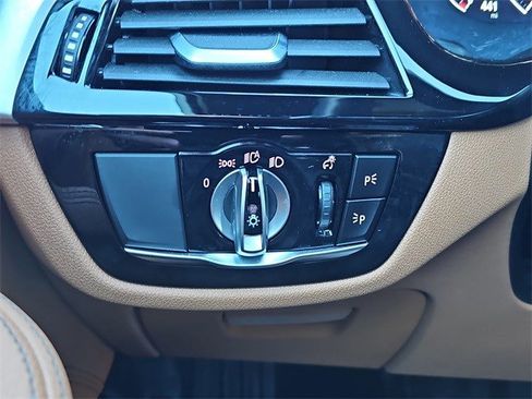 Used 2019 BMW 540i w/ Executive Package image 27