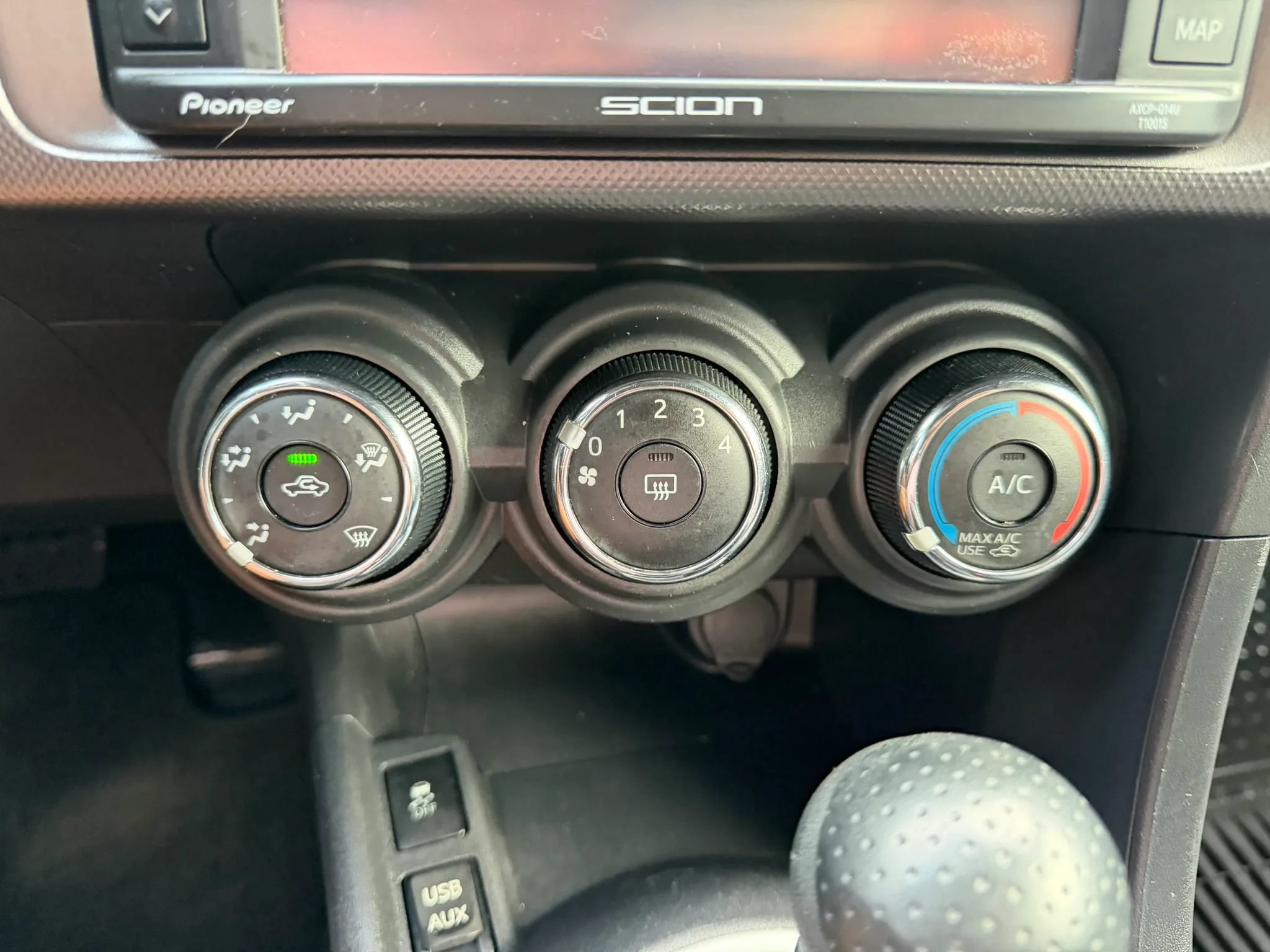 Used 2015 Scion tC FWD image 33