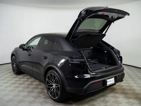 New 2026 Porsche Macan 4 Electric AWD/4WD image 33